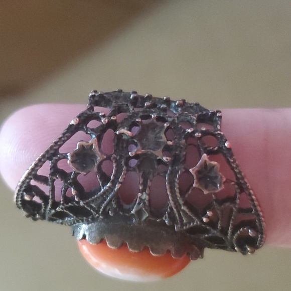 Antique large coral cabochon intricate openwork design floral & leaf - Picture 4 of 9